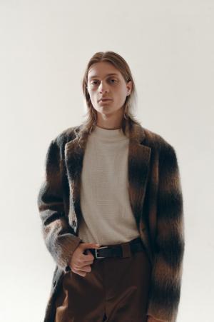 オープニングセレモニーでメイデンノアール×バンズとのコラボシューズを世界に先駆け発売