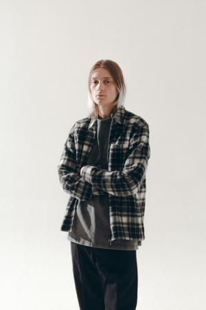 オープニングセレモニーでメイデンノアール×バンズとのコラボシューズを世界に先駆け発売