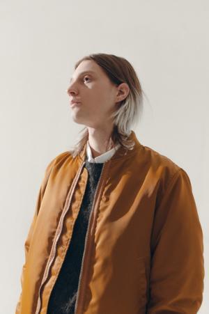 オープニングセレモニーでメイデンノアール×バンズとのコラボシューズを世界に先駆け発売