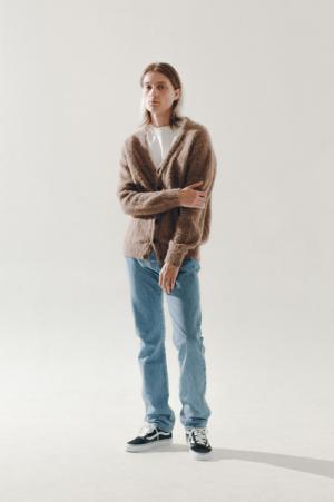 オープニングセレモニーでメイデンノアール×バンズとのコラボシューズを世界に先駆け発売