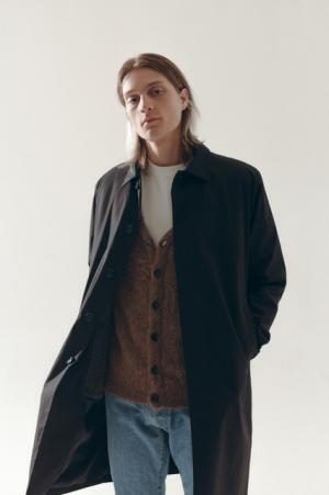 オープニングセレモニーでメイデンノアール×バンズとのコラボシューズを世界に先駆け発売