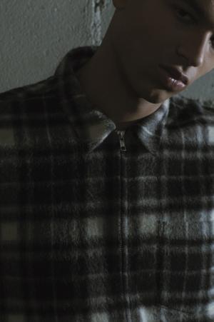 オープニングセレモニーでメイデンノアール×バンズとのコラボシューズを世界に先駆け発売