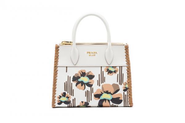 プラダ、17年春夏の新作「プラダ パラディグムバッグ」を発売
