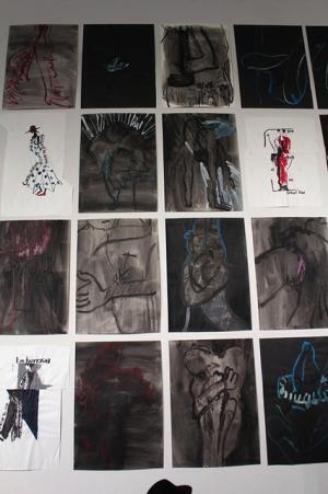 山本耀司、世界をつなぐにはアートしかない。「画と機 山本耀司・朝倉優佳」展が開幕【レポート】