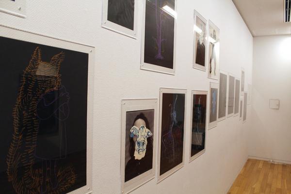 山本耀司、世界をつなぐにはアートしかない。「画と機 山本耀司・朝倉優佳」展が開幕【レポート】