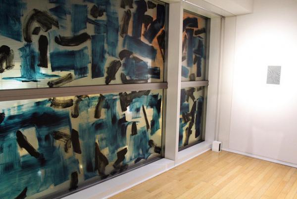 山本耀司、世界をつなぐにはアートしかない。「画と機 山本耀司・朝倉優佳」展が開幕【レポート】