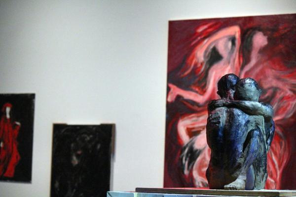 山本耀司、世界をつなぐにはアートしかない。「画と機 山本耀司・朝倉優佳」展が開幕【レポート】