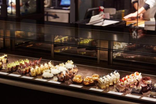 趣向を凝らしたパティスリィ アサコ イワヤナギの“宝石パフェ”を自分へのご褒美に【パフェの名店_03】