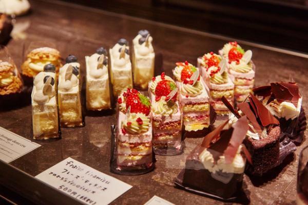 趣向を凝らしたパティスリィ アサコ イワヤナギの“宝石パフェ”を自分へのご褒美に【パフェの名店_03】