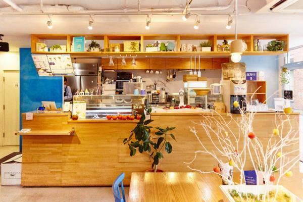 ヘルシー志向も納得！自家製フローズンヨーグルトと旬のフルーツが味わえる吉祥寺・ウッドベリーズマルシェ【パフェの名店_04】