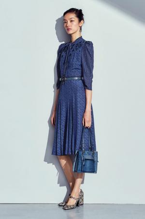 ボッテガ・ヴェネタから17年アーリーフォールコレクションが到着