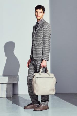 ボッテガ・ヴェネタから17年アーリーフォールコレクションが到着