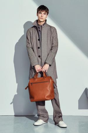 ボッテガ・ヴェネタから17年アーリーフォールコレクションが到着