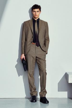 ボッテガ・ヴェネタから17年アーリーフォールコレクションが到着