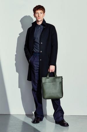 ボッテガ・ヴェネタから17年アーリーフォールコレクションが到着