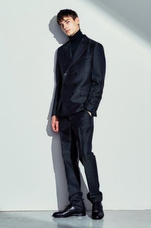 ボッテガ・ヴェネタから17年アーリーフォールコレクションが到着