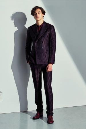 ボッテガ・ヴェネタから17年アーリーフォールコレクションが到着