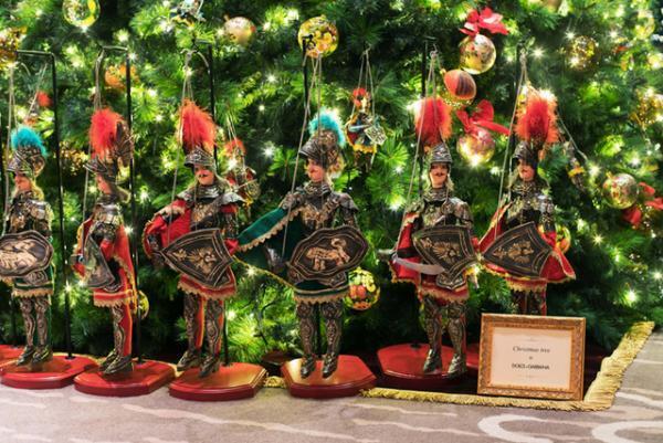 ドルチェ＆ガッバーナのクリスマスツリーがザ・リッツ・カールトン東京に灯る