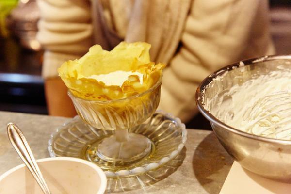 自然派ワインとパフェを愉しむ下北沢の新名所ノイエ【パフェの名店_05】