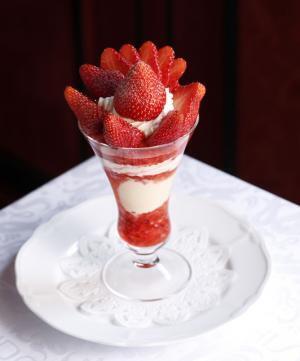 苺だらけの特別な2日間！資生堂パーラーから15品種の苺がそれぞれ主役になった15種のパフェ登場