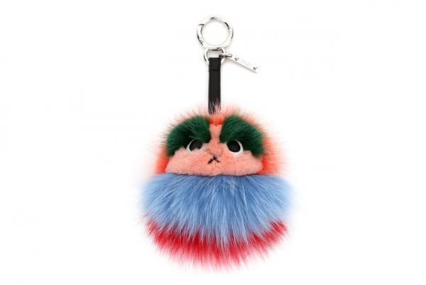 フェンディのファーチャームに新ファミリー！ポンポンボディにゲジゲジ眉毛の「フェンディ ワンダーズ」