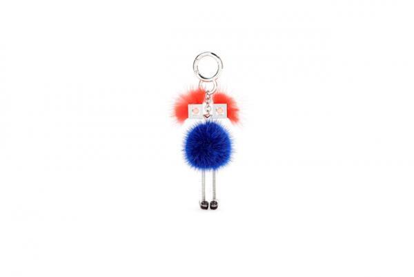 フェンディのファーチャームに新ファミリー！ポンポンボディにゲジゲジ眉毛の「フェンディ ワンダーズ」