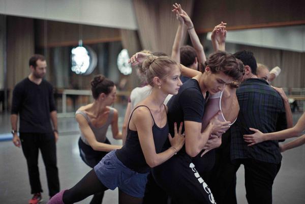 パスザバトンと、“パリ・オペラ座”を舞台した映画『ミルピエ ～パリ・オペラ座に挑んだ男～』がコラボ