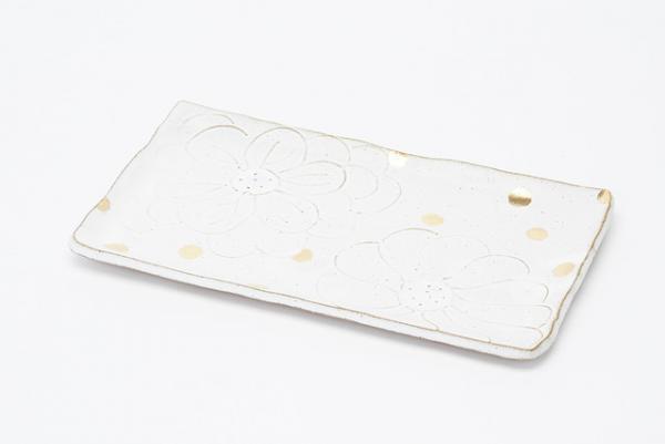 花びらをまとった鉢や器、渋谷ヒカリエの小山登美夫ギャラリーで陶芸家・岡崎裕子展がスタート