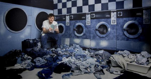 まるで写真や絵画？デニムを材料にしたイギリス人アーティストによるインディゴアート！