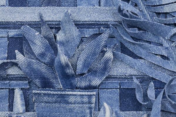 まるで写真や絵画？デニムを材料にしたイギリス人アーティストによるインディゴアート！