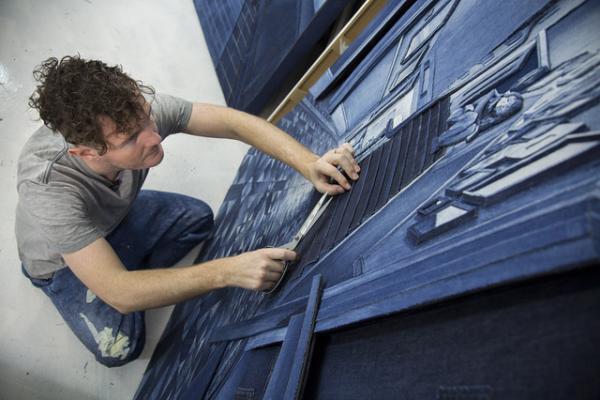 まるで写真や絵画？デニムを材料にしたイギリス人アーティストによるインディゴアート！