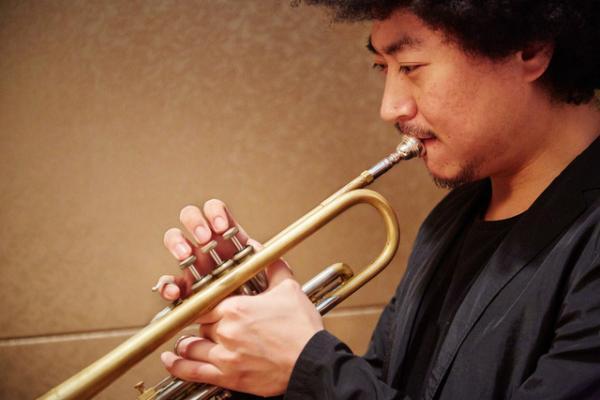 世界で活躍するジャズトランペッター黒田卓也、新作「Zigzagger」とクリスマスへの想いを語る【INTERVIEW】