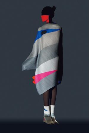 イッセイ ミヤケ、田中一光の作品をモチーフにした「IKKO TANAKA ISSEY MIYAKE」の2回目となるコレクションを発表