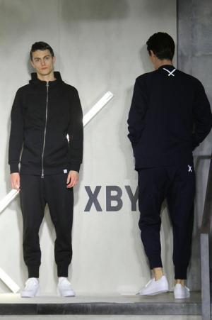 アディダス オリジナルス、新アパレルコレクション「XBYO」発売。日本が誇るパターン技術、素材を採用