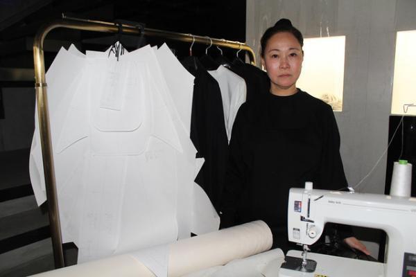 アディダス オリジナルス、新アパレルコレクション「XBYO」発売。日本が誇るパターン技術、素材を採用