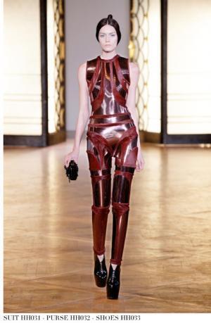 レディー・ガガ着用のイリス ヴァン ヘルぺンとのコラボ、ユナイテッド ヌードのデザインプロジェクト