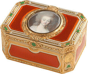 マリー・アントワネットの肖像画で装飾された小箱