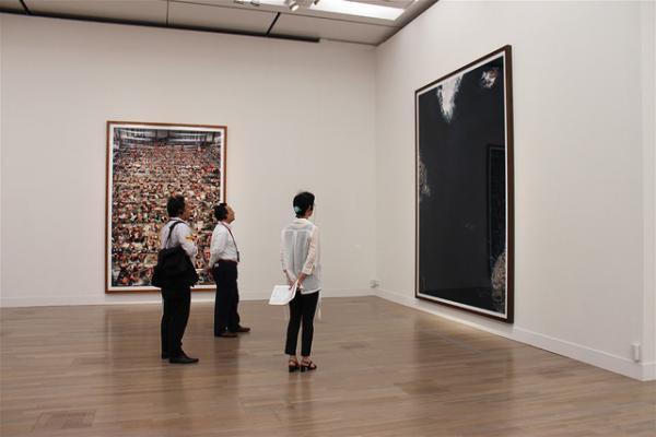 アンドレアス・グルスキーの巨大写真展。国立新美術館でスタート