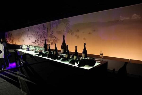 ドンペリの味をエヴァのガイナックス＆山口晃が作品に。26日からリステアで展示