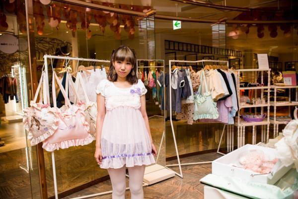 大盛況のトーキョーパステル。himitsu by Syrup.や縷縷夢兎、せきやゆりえら参加