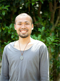 植物研究家の塩津丈洋が初個展開催中、盆栽を展示販売