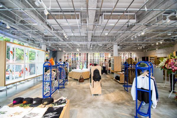 スニーカー360足が埋め尽くす！アトモス新コンセプトショップがオープン