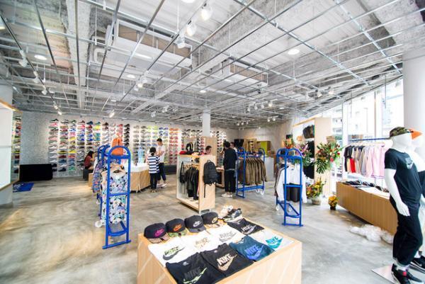 スニーカー360足が埋め尽くす！アトモス新コンセプトショップがオープン