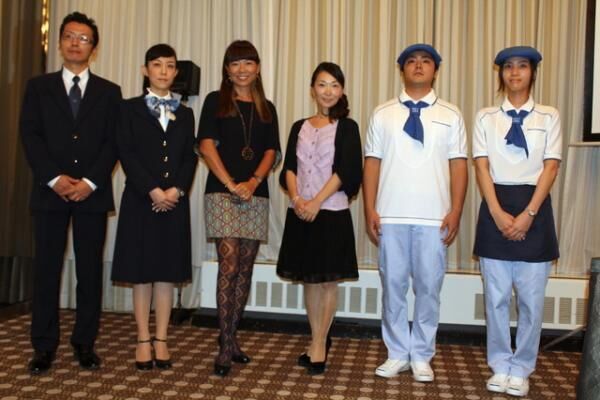 カジタクCOO兼CFO楠見敦美さん（中央右）と小篠ゆまさん（中央左）