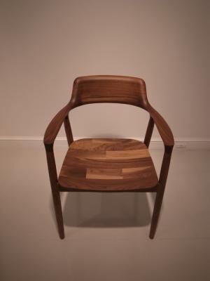 「ふしとカケラMARUNI COLLECTION HIROSHIMA with minä perhonen」座面部分に端材をパッチワークして作った椅子