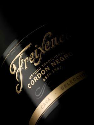 東京ミッドタウンでカヴァを立ち飲み。屋外バル登場。無料ヨガ、ピラティスも開催