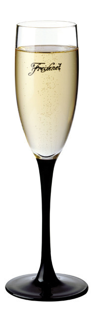 東京ミッドタウンでカヴァを立ち飲み。屋外バル登場。無料ヨガ、ピラティスも開催