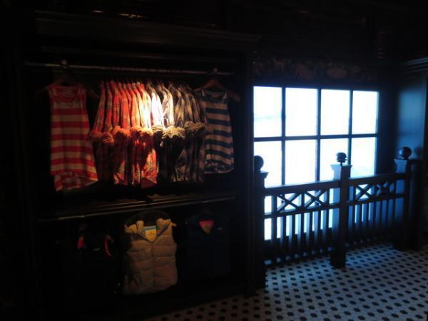 ホリスター、日本上陸。ららぽーと横浜に出店。ビーチ桟橋上のショップがコンセプト