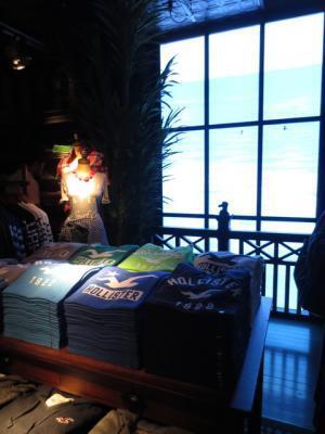 ホリスター、日本上陸。ららぽーと横浜に出店。ビーチ桟橋上のショップがコンセプト