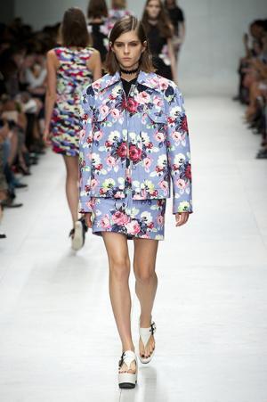 カルヴェンは、90年代スタイルにクチュールスタイルをミックス【14SSパリウィメンズ】